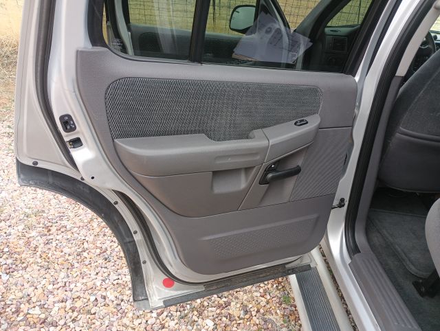 2002 EXPLORER XLT 4X4 (5).jpg